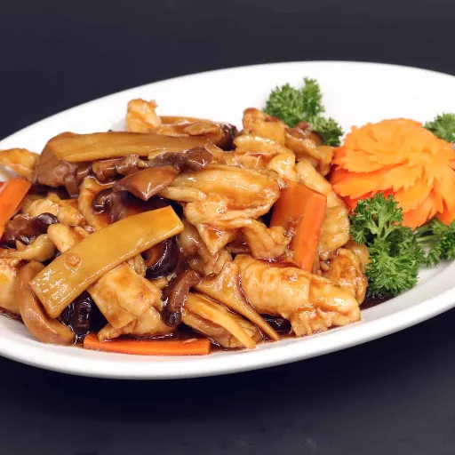 Tofu aux champignons parfumés et pousses de bambou