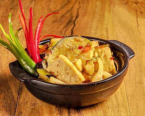 Tofu sauté aux aubergines, sauce pimentée